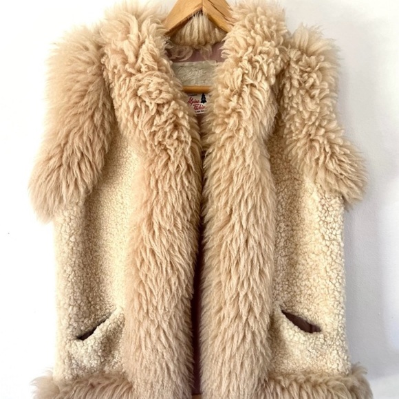 Incredible New Zealand Shearling & Lambskin Vest. Vintage 70s. Excellent cond. - Picture 2 of 5